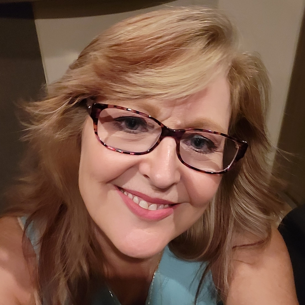 Meet your Posher, Crystal